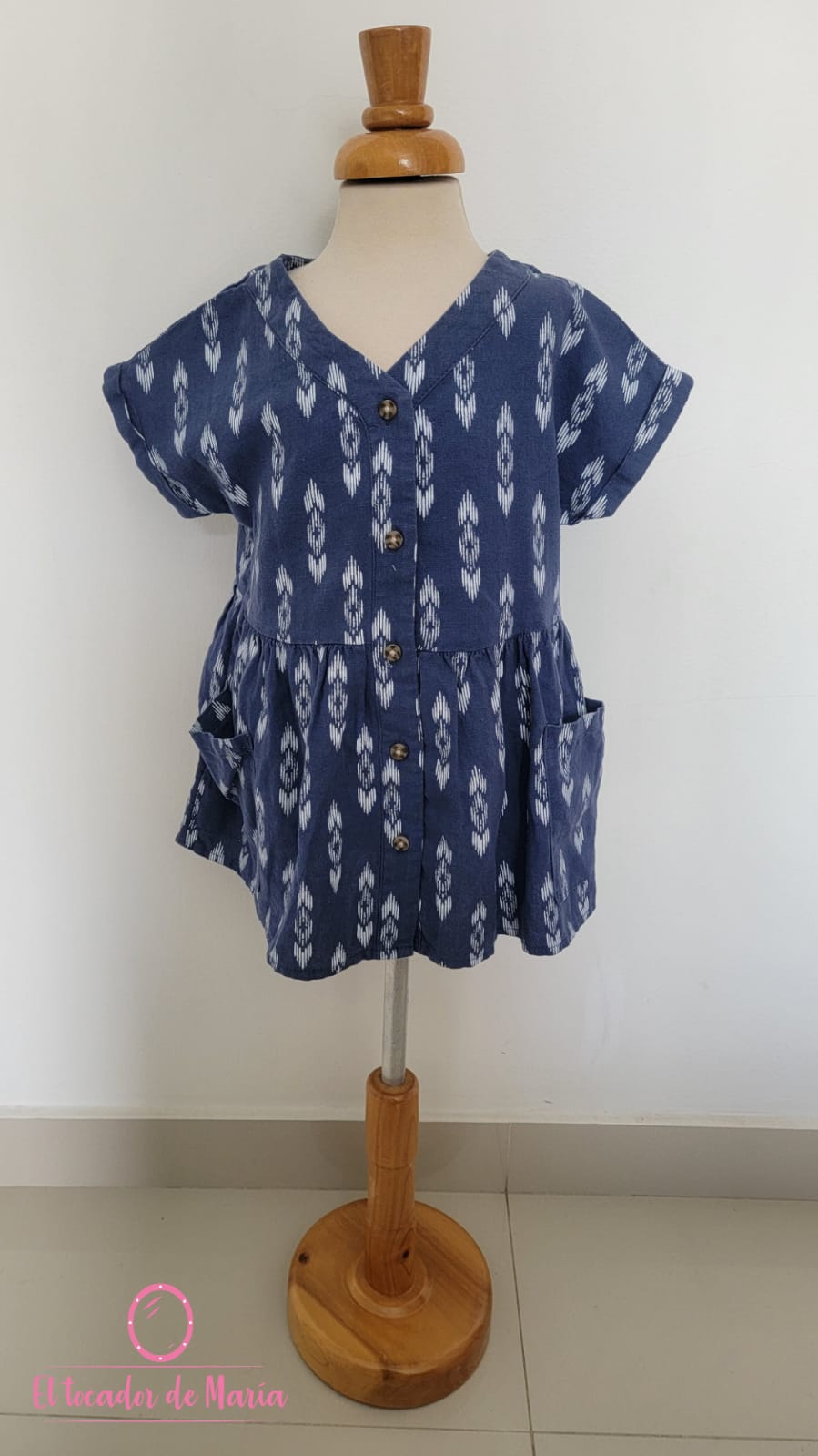 Vestido Azul con Detalles Blancos